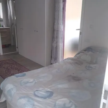 Buhardilla Con Terraza Lägenhet *